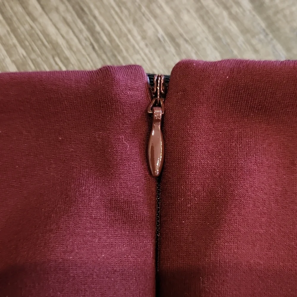 Ann Taylor Deep Burgandy Stretch Pencil Skirt - Size 8 - Picture 6 of 9